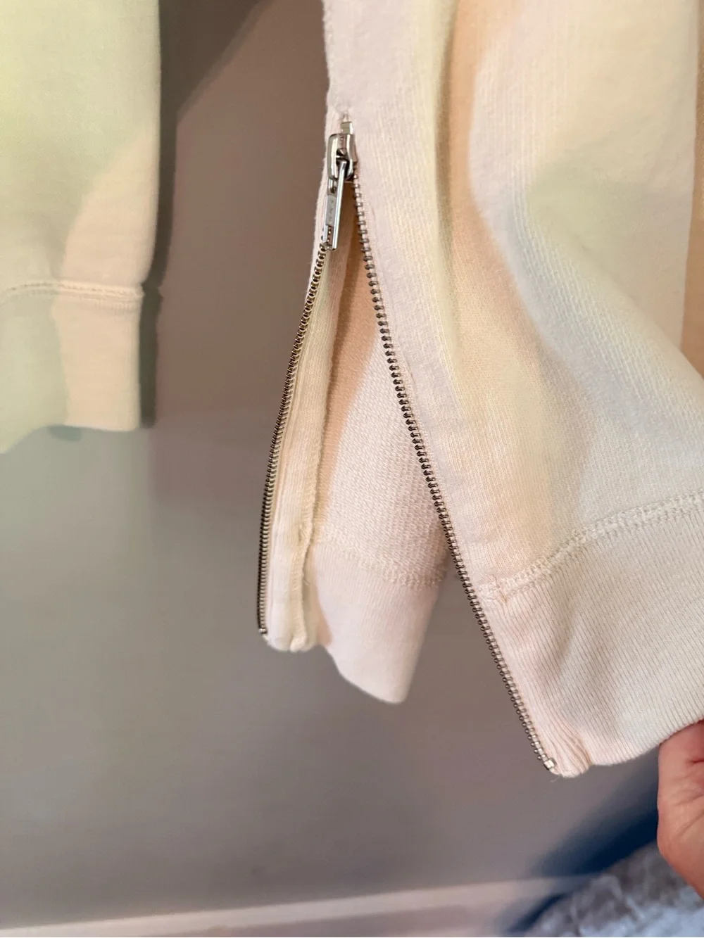 J crew cream crew neck sweatshirt. Cream color. Size xxs. Zippers on side
